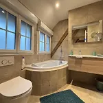 Chant Des Mouettes Maison Renovee Spacieuse Confort Grand Jardin Belle Terrasse Amenagee Parking 8 Personnes 4 Sdb 5 Wc A 10 Mn A Pied De La En Bessin Tous Commerces Restaurants Proche Omaha 度假居
