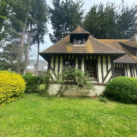 Chant Des Mouettes Maison Renovee Spacieuse Confort Grand Jardin Belle Terrasse Amenagee Parking 8 Personnes 4 Sdb 5 Wc A 10 Mn A Pied De La En Bessin Tous Commerces Restaurants Proche Omaha Prázdninový dům *