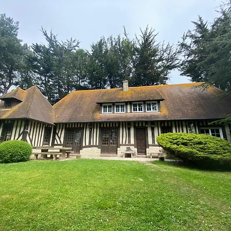Chant Des Mouettes Maison Rénovée Spacieuse Confort Grand Jardin Belle Terrasse Aménagée Parking 8 Personnes 4 Sdb 5 Wc à 10 Mn à Pied De La En Bessin Tous Commerces Restaurants Proche Omaha Casa vacanze Port-en-Bessin-Huppain