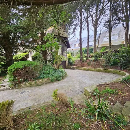 Chant Des Mouettes Maison Renovee Spacieuse Confort Grand Jardin Belle Terrasse Amenagee Parking 8 Personnes 4 Sdb 5 Wc A 10 Mn A Pied De La En Bessin Tous Commerces Restaurants Proche Omaha Prázdninový dům *