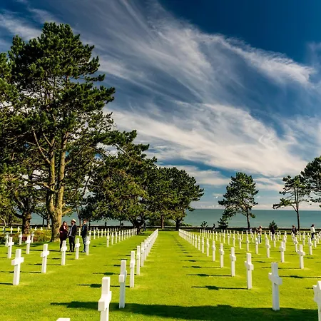 Chant Des Mouettes Maison Renovee Spacieuse Confort Grand Jardin Belle Terrasse Amenagee Parking 8 Personnes 4 Sdb 5 Wc A 10 Mn A Pied De La En Bessin Tous Commerces Restaurants Proche Omaha