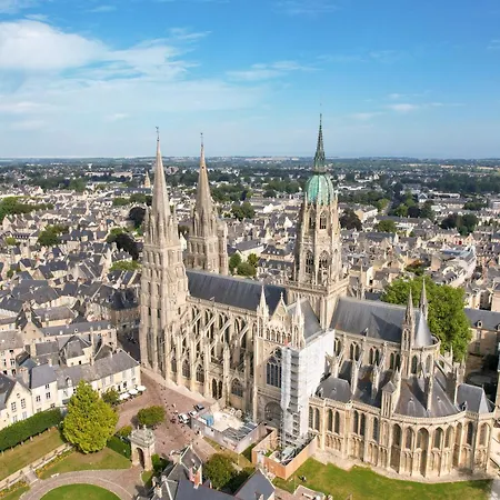 Chant Des Mouettes Maison Rénovée Spacieuse Confort Grand Jardin Belle Terrasse Aménagée Parking 8 Personnes 4 Sdb 5 Wc à 10 Mn à Pied De La En Bessin Tous Commerces Restaurants Proche Omaha
