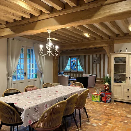 Holiday home Chant Des Mouettes Maison Renovee Spacieuse Confort Grand Jardin Terrasse Parking 8 Personnes 4 Sdb 5 Wc A 10 Mn A Pied De La En Bessin Tous Commerces Restaurants Proche Omaha Port-en-Bessin-Huppain