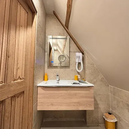 Chant Des Mouettes Maison Renovee Spacieuse Confort Grand Jardin Terrasse Parking 8 Personnes 4 Sdb 5 Wc A 10 Mn A Pied De La En Bessin Tous Commerces Restaurants Proche Omaha * Port-en-Bessin-Huppain