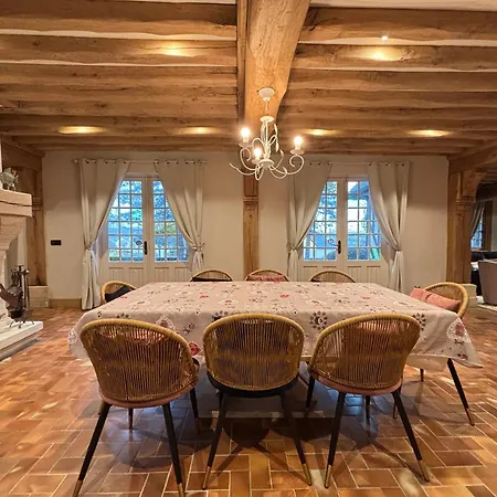 Chant Des Mouettes Maison Rénovée Spacieuse Confort Grand Jardin Belle Terrasse Aménagée Parking 8 Personnes 4 Sdb 5 Wc à 10 Mn à Pied De La En Bessin Tous Commerces Restaurants Proche Omaha Casa vacanze