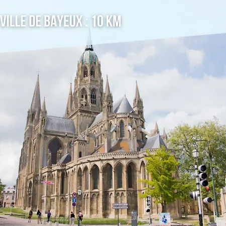 Chant Des Mouettes Maison Rénovée Spacieuse Confort Grand Jardin Belle Terrasse Aménagée Parking 8 Personnes 4 Sdb 5 Wc à 10 Mn à Pied De La En Bessin Tous Commerces Restaurants Proche Omaha Port-en-Bessin-Huppain