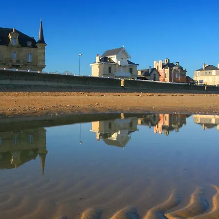 Casa vacanze Chant Des Mouettes Maison Rénovée Spacieuse Confort Grand Jardin Belle Terrasse Aménagée Parking 8 Personnes 4 Sdb 5 Wc à 10 Mn à Pied De La En Bessin Tous Commerces Restaurants Proche Omaha Port-en-Bessin-Huppain