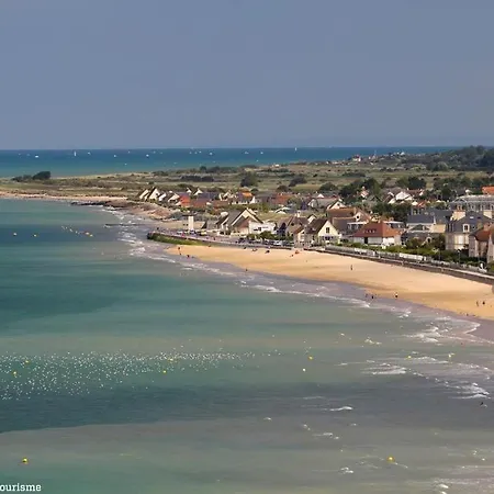 Casa vacanze Chant Des Mouettes Maison Rénovée Spacieuse Confort Grand Jardin Belle Terrasse Aménagée Parking 8 Personnes 4 Sdb 5 Wc à 10 Mn à Pied De La En Bessin Tous Commerces Restaurants Proche Omaha Port-en-Bessin-Huppain