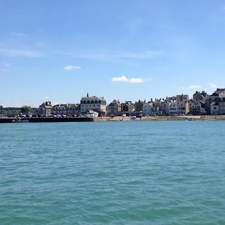Chant Des Mouettes Maison Rénovée Spacieuse Confort Grand Jardin Belle Terrasse Aménagée Parking 8 Personnes 4 Sdb 5 Wc à 10 Mn à Pied De La En Bessin Tous Commerces Restaurants Proche Omaha * Port-en-Bessin-Huppain