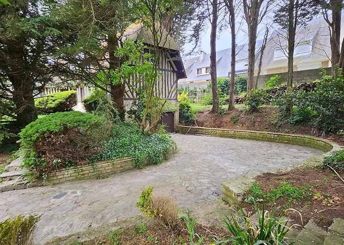 Chant Des Mouettes Maison Renovee Spacieuse Confort Grand Jardin Belle Terrasse Amenagee Parking 8 Personnes 4 Sdb 5 Wc A 10 Mn A Pied De La En Bessin Tous Commerces Restaurants Proche Omaha بيت للعطل *