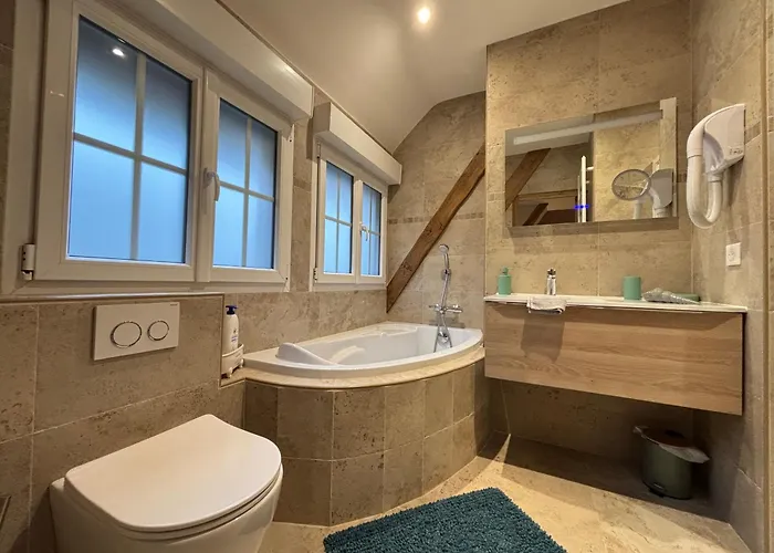 Chant Des Mouettes Maison Renovee Spacieuse Confort Grand Jardin Belle Terrasse Amenagee Parking 8 Personnes 4 Sdb 5 Wc A 10 Mn A Pied De La En Bessin Tous Commerces Restaurants Proche Omaha بيت للعطل