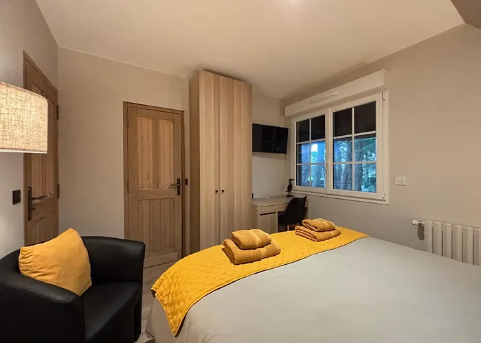 بيت للعطل Chant Des Mouettes Maison Renovee Spacieuse Confort Grand Jardin Belle Terrasse Amenagee Parking 8 Personnes 4 Sdb 5 Wc A 10 Mn A Pied De La En Bessin Tous Commerces Restaurants Proche Omaha *