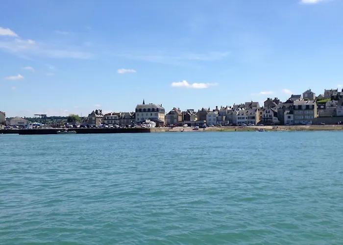 Chant Des Mouettes Maison Renovee Spacieuse Confort Grand Jardin Belle Terrasse Amenagee Parking 8 Personnes 4 Sdb 5 Wc A 10 Mn A Pied De La En Bessin Tous Commerces Restaurants Proche Omaha * بورت-أون-بيسين-هوباين